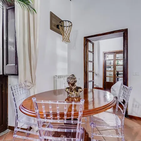 Apartment Giulio Cesare Deluxe - Spanish Step Romedreamhome Rome