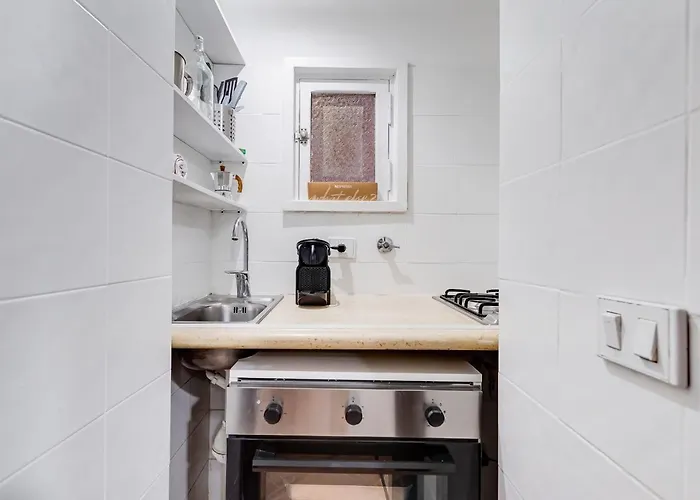 Apartment Giulio Cesare Deluxe - Spanish Step Romedreamhome Rome